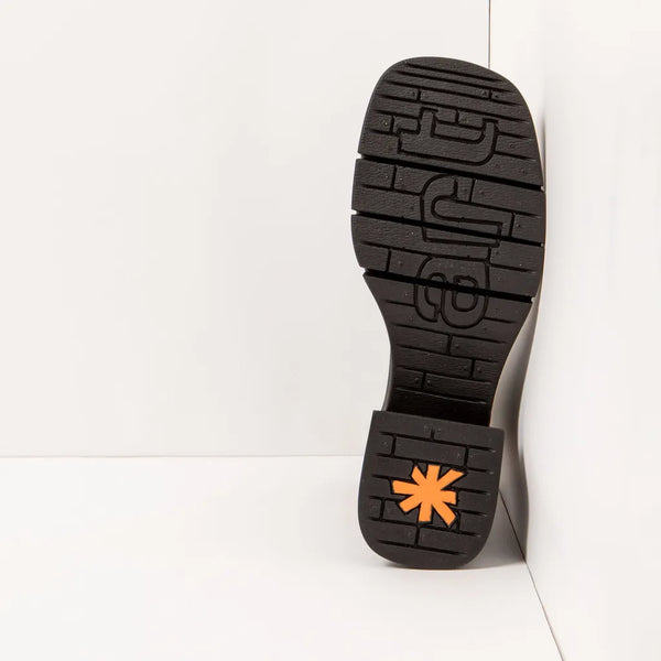 ART Varsovia Shiny Croco Burdeos (last size: 39!)