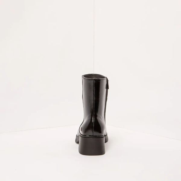 ART Varsovia Shiny Black