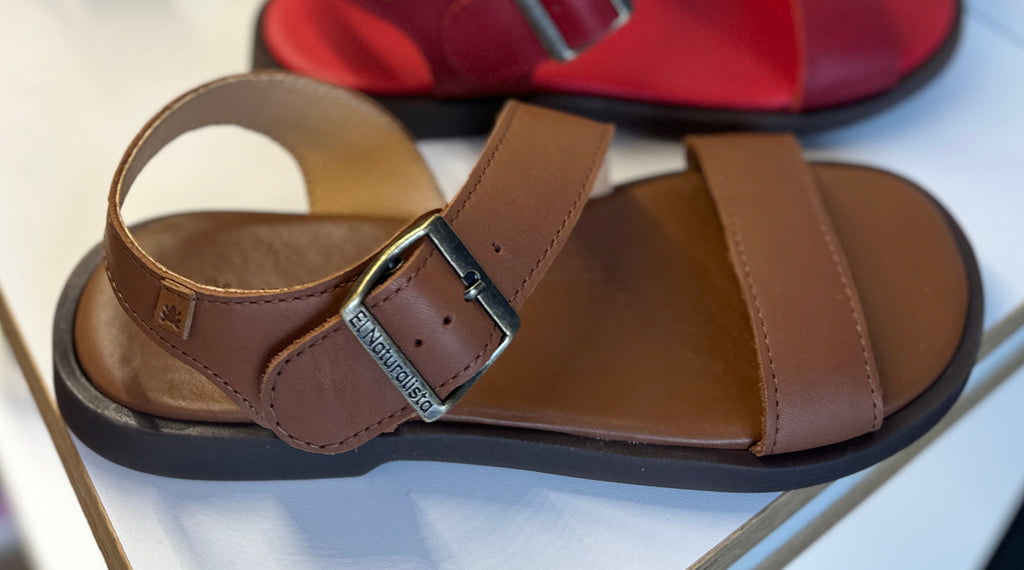 EL NATURALISTA Arenisca Sandal Cuero
