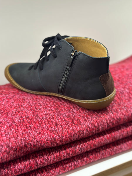 EL NATURALISTA Pawikan Black (last pair: size 39!)
