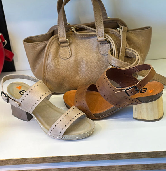 ART I Wish Sandal Perfo Cuero (last size: 39!)