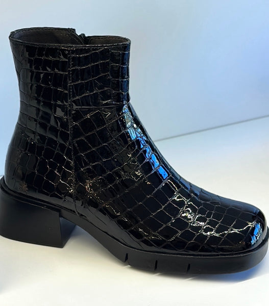 ART Varsovia Shiny Croco Black