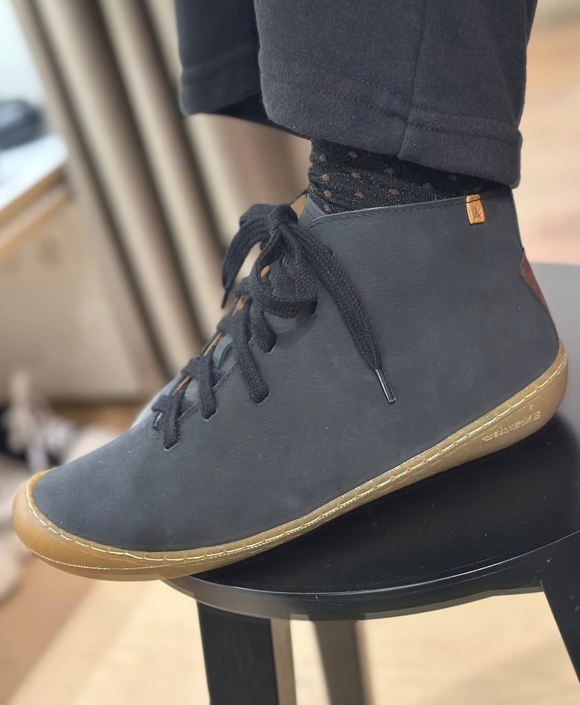 EL NATURALISTA Pawikan Black (last pair: size 39!)