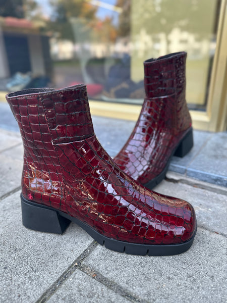 ART Varsovia Shiny Croco Burdeos (last size: 39!)